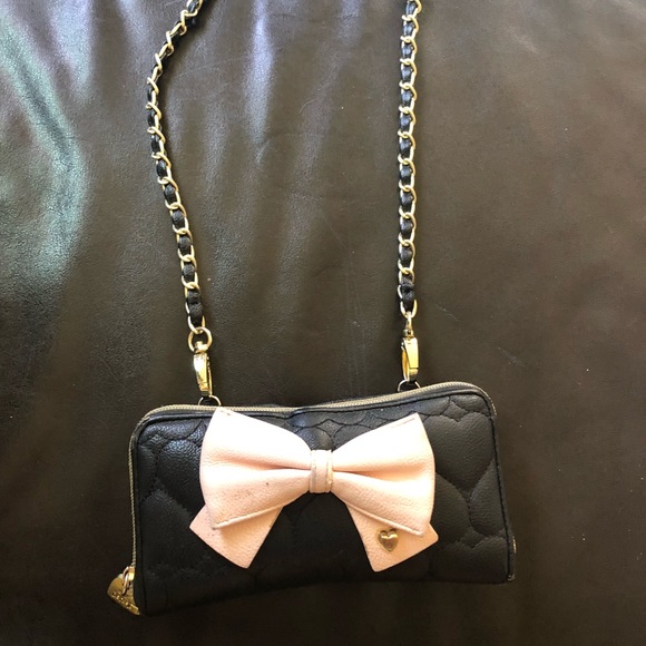 Betsy Johnson wallet with chain strap - Picture 1 of 2